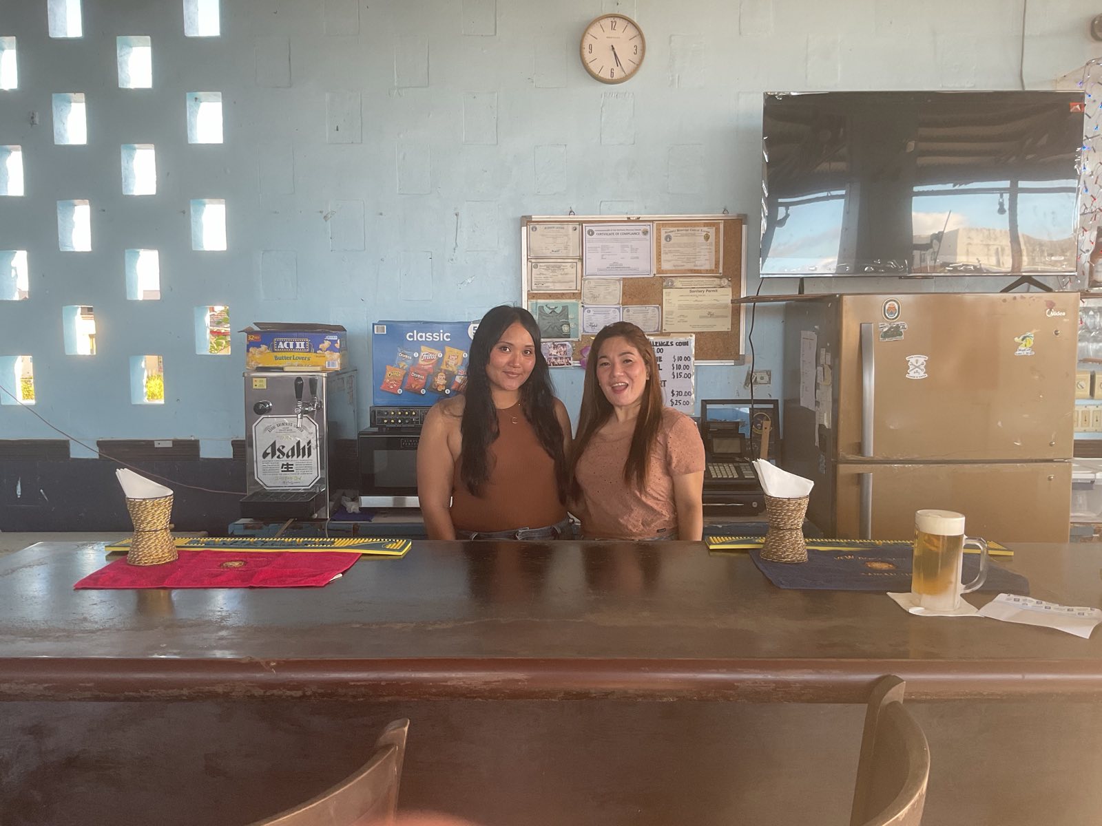 Post 3457 bartenders behind the canteen bar